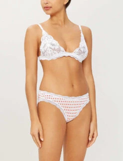 Basics Stretch-modal Briefs 9 Basics Stretch-modal Briefs -Sweaty Betty Store 109 3006549 1KNPRINRH REDHEART ALT01