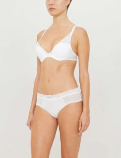 Passionata Brooklyn Tulle And Floral Lace Plunge Bra 9 Passionata Brooklyn Tulle And Floral Lace Plunge Bra -Sweaty Betty Store 218 85077348 P57010 010WHITE ALT01