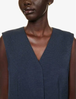 THEORY V-neck Regular-fit Woven Vest 12 THEORY V-neck Regular-fit Woven Vest -Sweaty Betty Store R04152419 NOCTURNENAVY ALT04