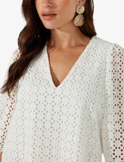 Broderie-anglaise V-neck Cotton Top 8 Broderie-anglaise V-neck Cotton Top -Sweaty Betty Store R04161724 IVORY ALT02