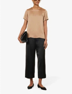 Rebecca Regular-fit Satin T-shirt 8 Rebecca Regular-fit Satin T-shirt -Sweaty Betty Store R04167361 CAMMELLO ALT01