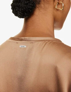 Rebecca Regular-fit Satin T-shirt 11 Rebecca Regular-fit Satin T-shirt -Sweaty Betty Store R04167361 CAMMELLO ALT04