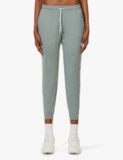 Vuori Performance Tapered High-rise Stretch-recycled Polyester Jogging Bottoms 9 Vuori Performance Tapered High-rise Stretch-recycled Polyester Jogging Bottoms -Sweaty Betty Store R04167660 STORMYHEATHER ALT02