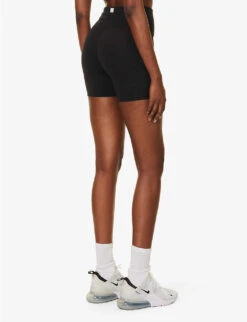 Vuori Studio High-rise Stretch-woven Shorts 10 Vuori Studio High-rise Stretch-woven Shorts -Sweaty Betty Store R04167663 BLACK ALT03